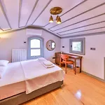 לינה וארוחת בוקר Va Boutique Hotel